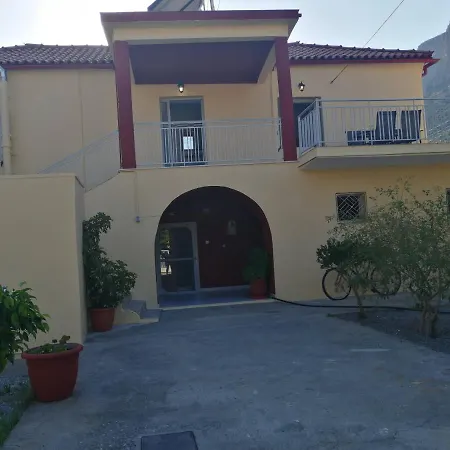 Sunny Cozy House With Grand Courtyard * Leonídion