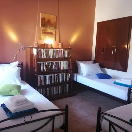 Sunny Cozy House With Grand Courtyard *