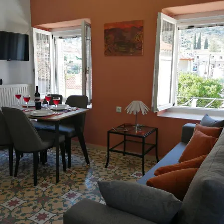 Sunny Cozy House With Grand Courtyard *