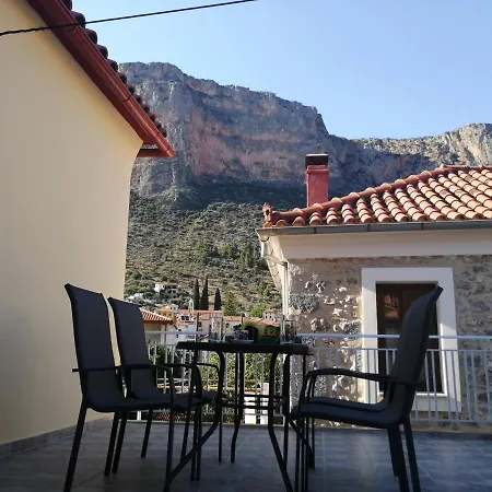 Apartmán Sunny Cozy House With Grand Courtyard