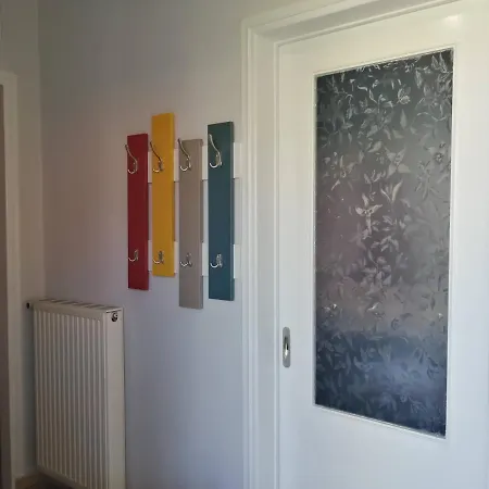 Sunny Cozy House With Grand Courtyard