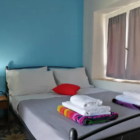 Apartmán Sunny Cozy House With Grand Courtyard *
