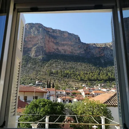 Appartement Sunny Cozy House With Grand Courtyard Leonídion