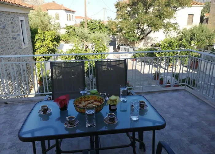 Sunny Cozy House With Grand Courtyard *