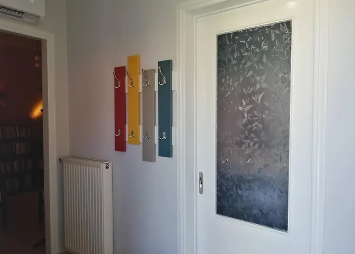 Sunny Cozy House With Grand Courtyard