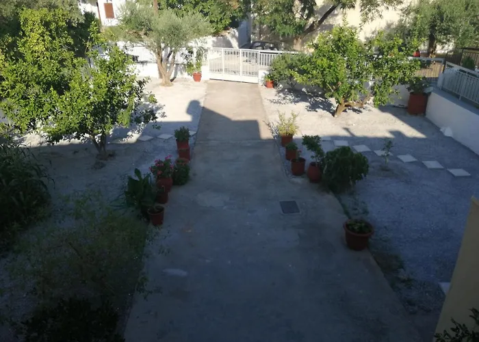 Sunny Cozy House With Grand Courtyard Apartamento *