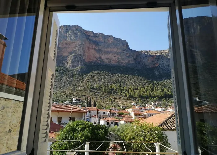 Apartamento Sunny Cozy House With Grand Courtyard Leonídion