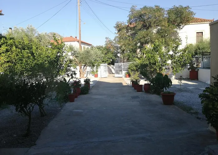 Διαμέρισμα Sunny Cozy House With Grand Courtyard *