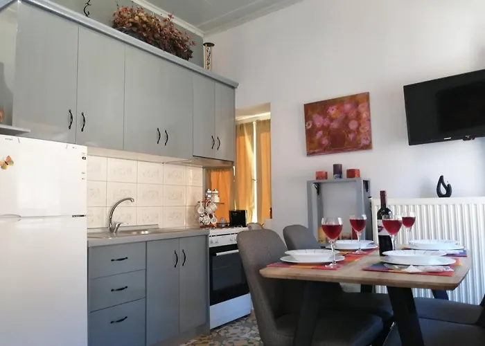 Διαμέρισμα Sunny Cozy House With Grand Courtyard *