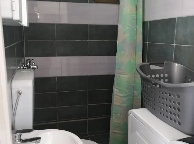 Sunny Cozy House With Grand Courtyard Διαμέρισμα